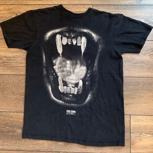 Zoo York black tshirt size M medium building fangs teeth skyline